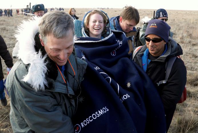 Не было времени на новости с Земли: три космонавта вернулись с МКС